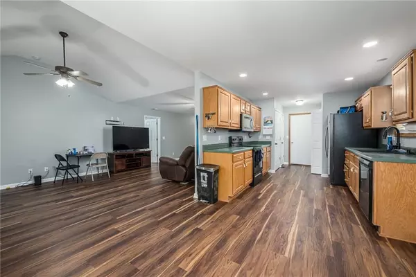 Tonganoxie, KS 66086,511 E 12th TER
