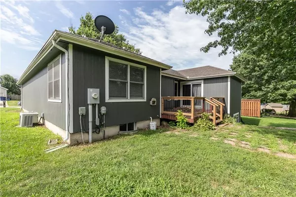 Tonganoxie, KS 66086,1745 Finch DR