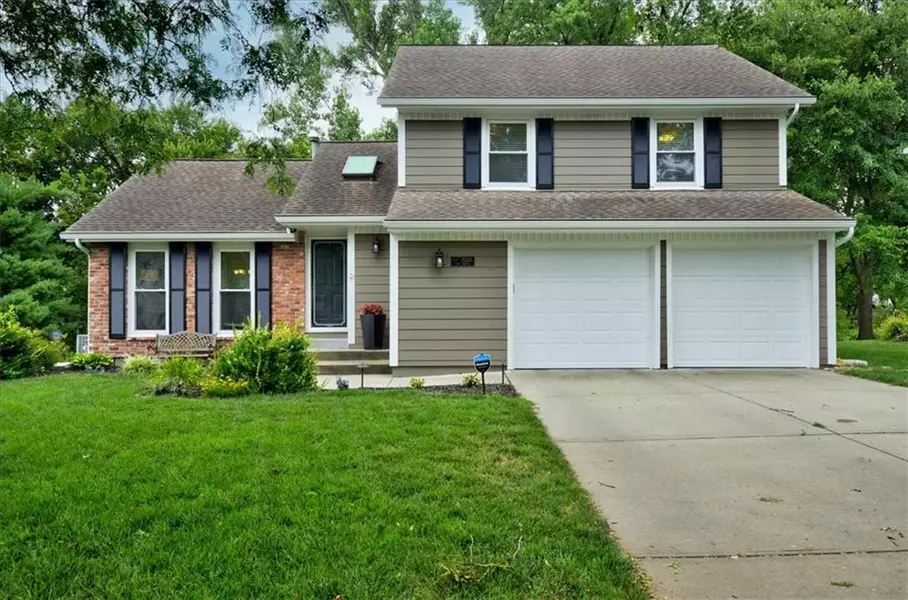 15335 W 83rd TER, Lenexa, KS 66219
