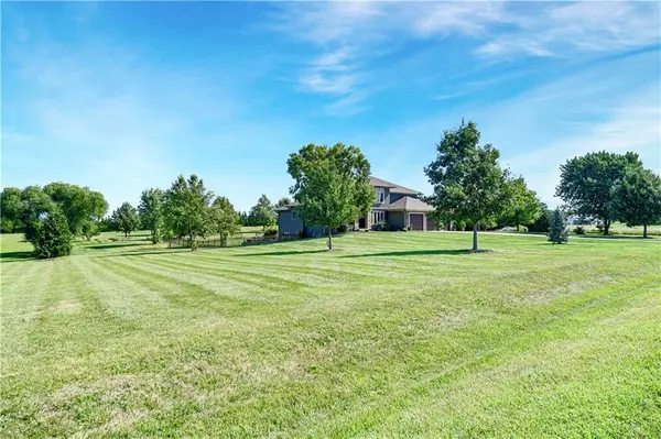 Paola, KS 66071,18670 W 248 ST