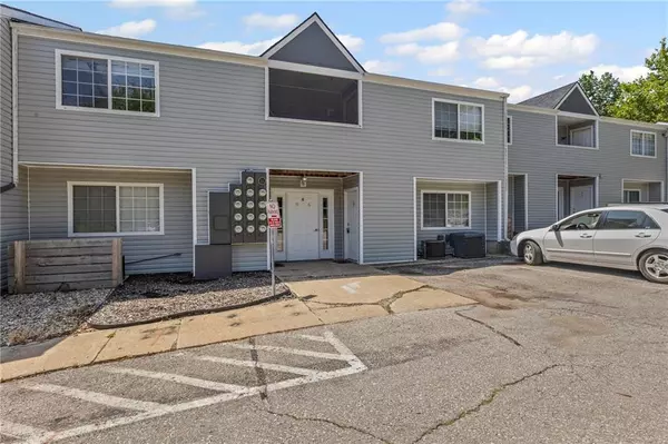 Lawrence, KS 66046,1506 W 25th CT #E5