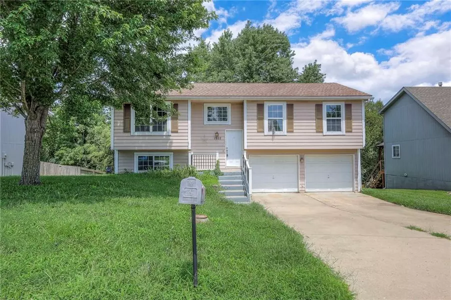 1882 Gates DR, Platte City, MO 64079