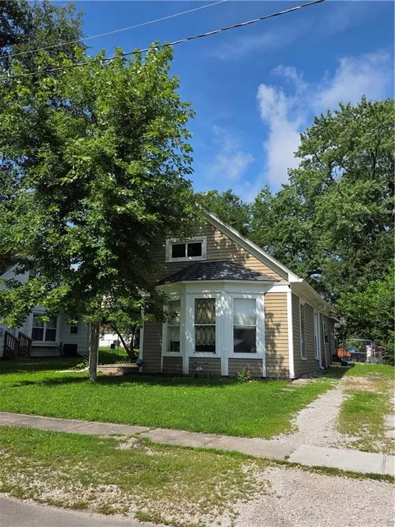 1402 SE Park AVE, Oak Grove, MO 64075
