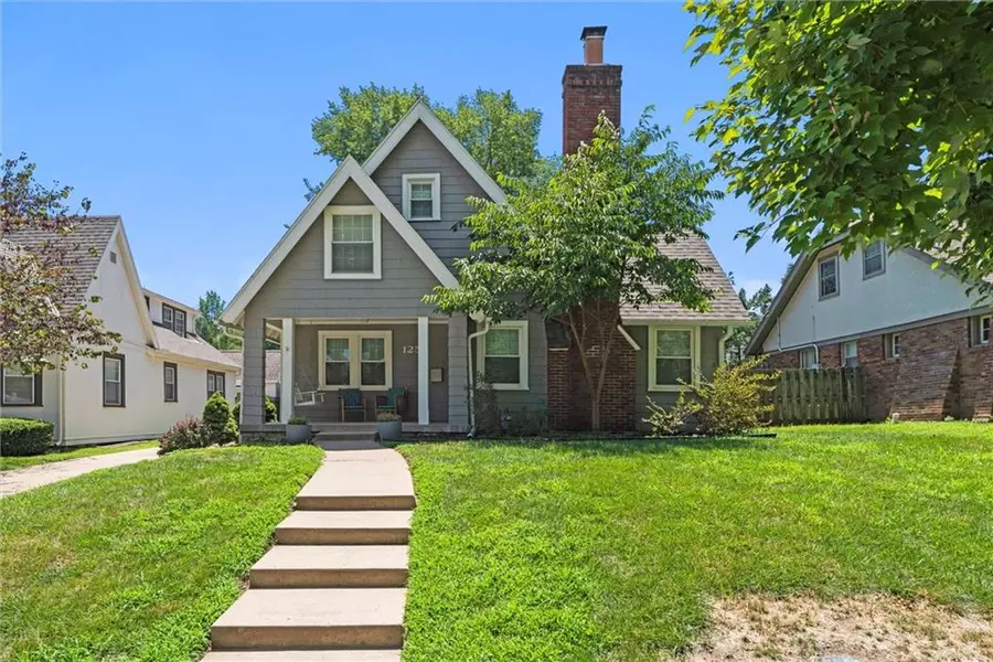 125 E 70th ST, Kansas City, MO 64113