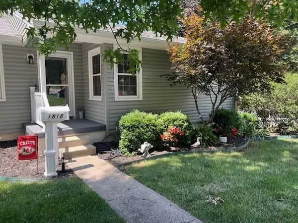 St Joseph, MO 64506,1818 Crescent DR