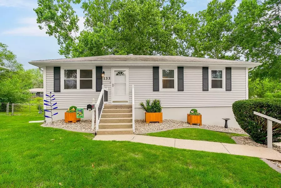 133 NW Lakeview CT, Blue Springs, MO 64014