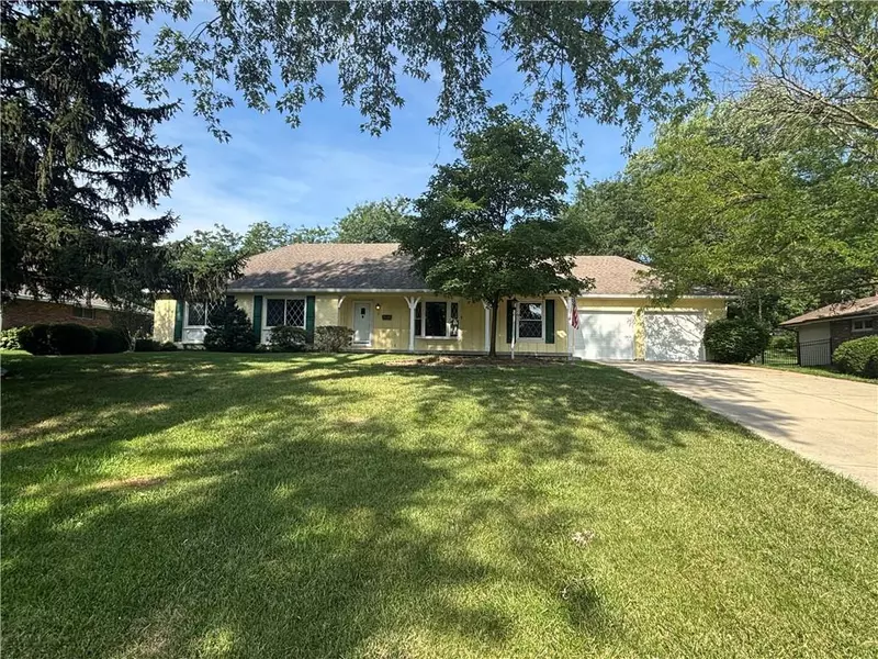 10322 Sagamore LN, Leawood, KS 66206