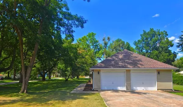 Adrian, MO 64720,209 S KENTUCKY ST