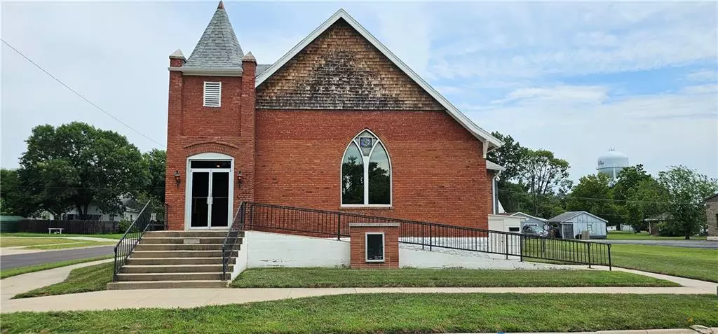 Iola, KS 66749,523 N Buckeye ST