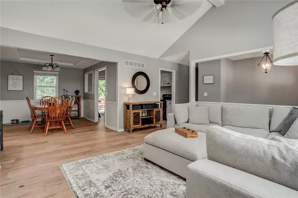 Lenexa, KS 66219,8212 TWILIGHT LN