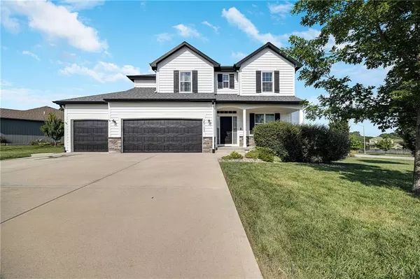 25102 W 147th CT, Olathe, KS 66061
