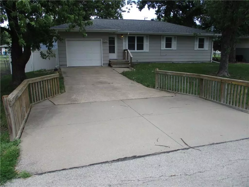 Burlington, KS 66839,1520 Saint Lawrence ST