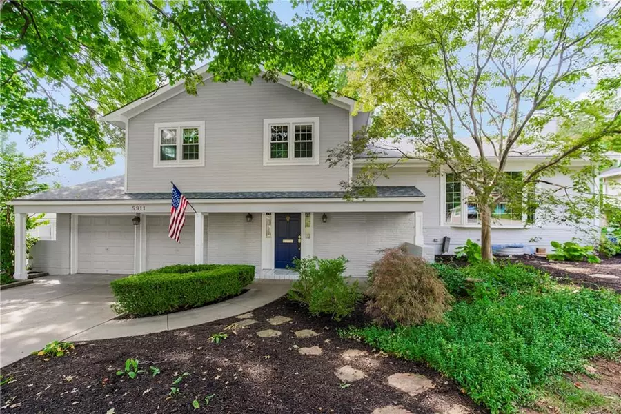 5911 W 94th TER, Overland Park, KS 66207