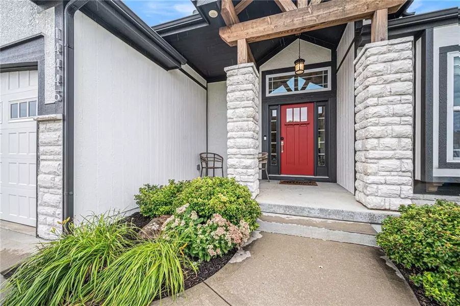 14445 Summit RDG, Parkville, MO 64152