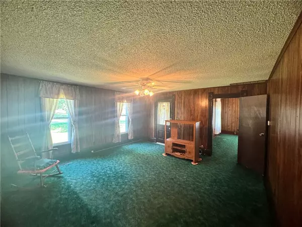 Adrian, MO 64720,118 N Mulberry ST