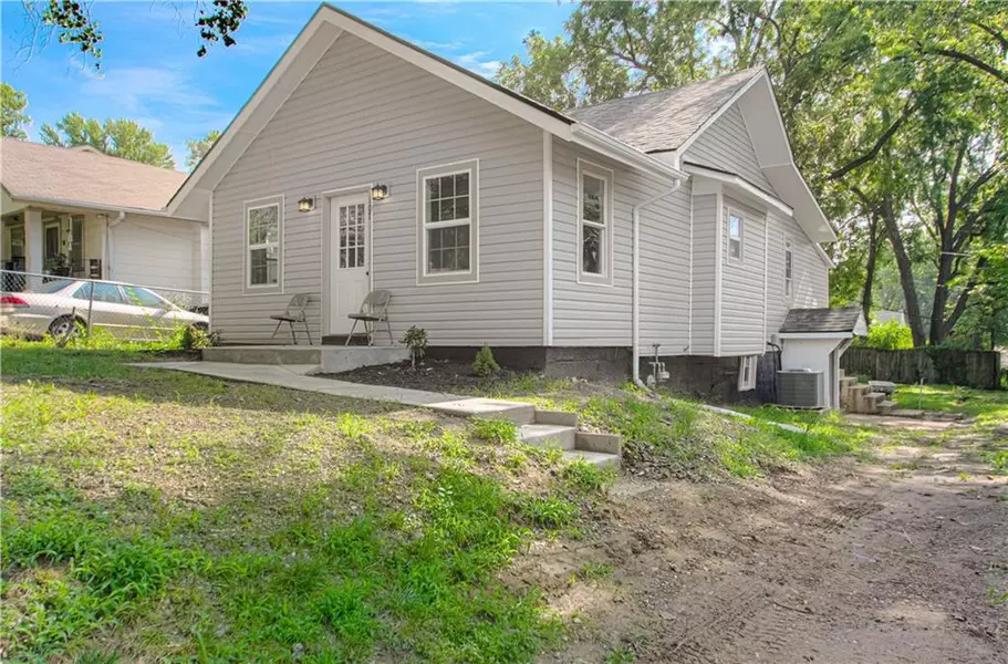 107 N Ditzler AVE, Independence, MO 64053