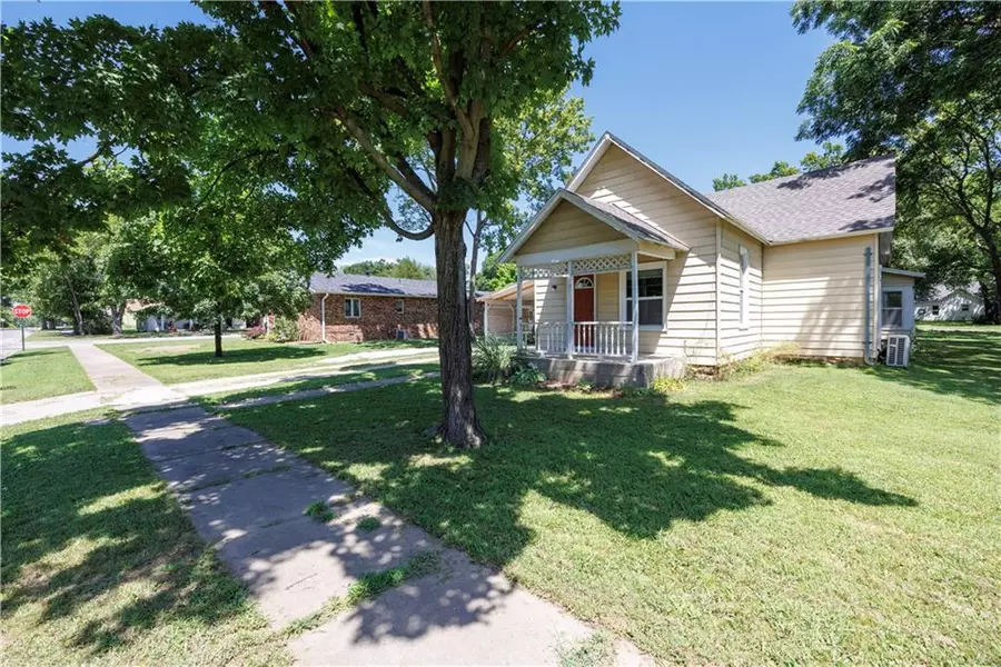 330 N 13th ST, Fredonia, KS 66736