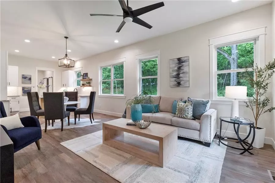 18 Beechwood LN, Linn Valley, KS 66040