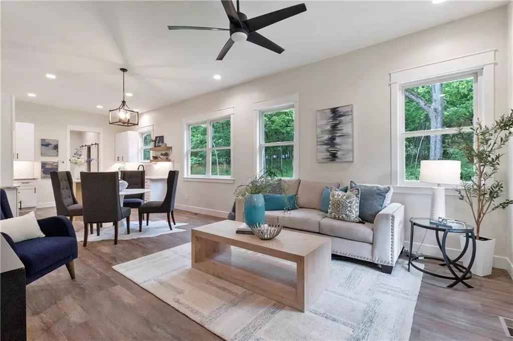 Linn Valley, KS 66040,18 Beechwood LN