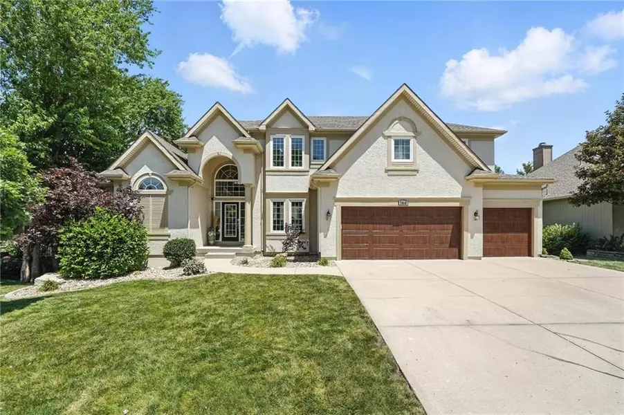 2508 SW Wintercreek DR, Lee's Summit, MO 64081