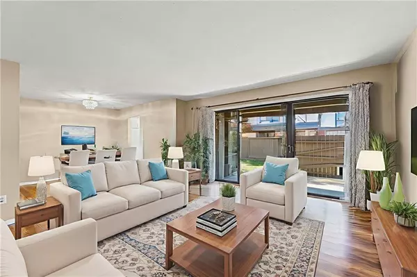 7433 W 102nd CT, Overland Park, KS 66212