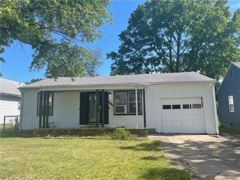 1901 W 7th ST, Coffeyville, KS 67337