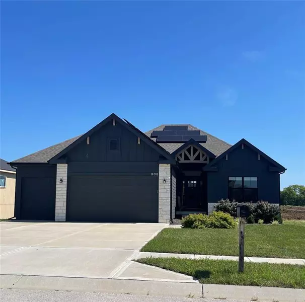 908 NW 94 TER, Kansas City, MO 64155