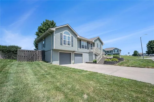 Smithville, MO 64089,806 Sunflower ST