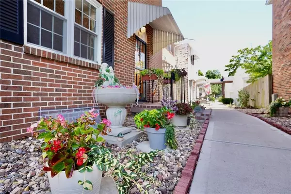 Overland Park, KS 66212,8418 W 85th ST