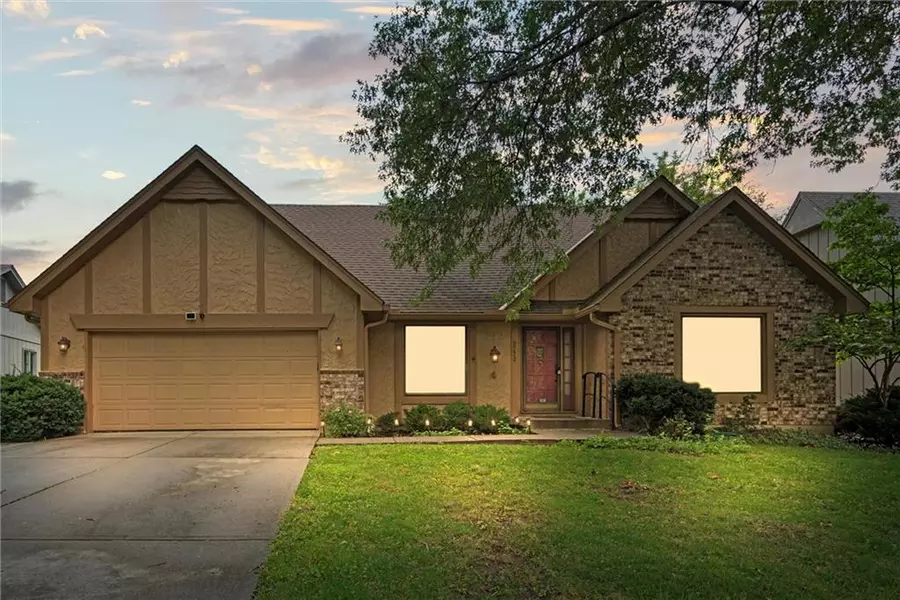 9772 W 101st TER, Overland Park, KS 66212