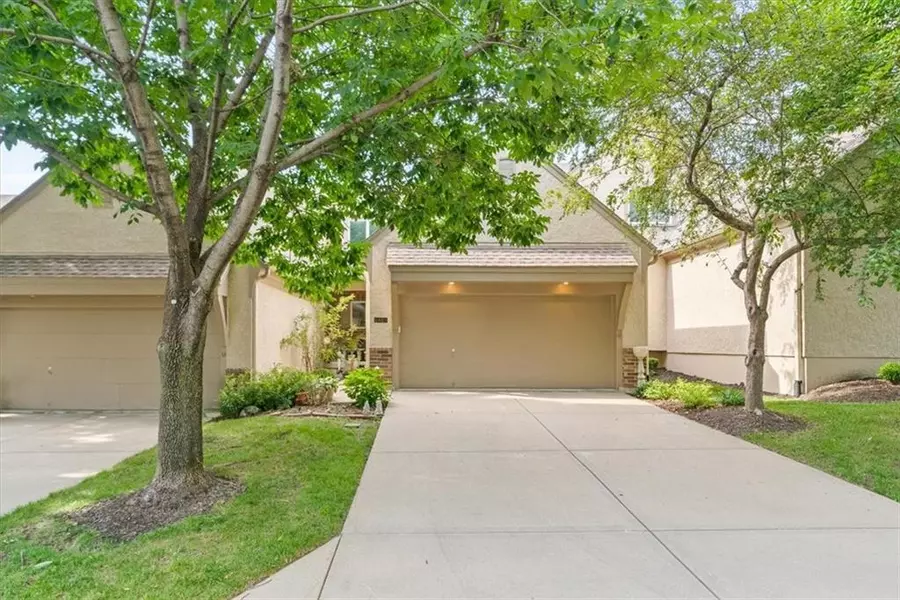 6402 W 143RD TER, Overland Park, KS 66223