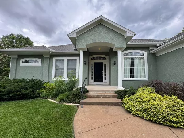 15332 S Blackfoot DR, Olathe, KS 66062