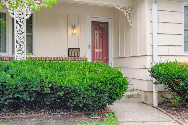 Overland Park, KS 66207,9525 Buena Vista ST