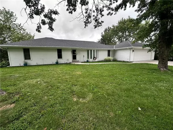 14409 Tillman RD, Smithville, MO 64089
