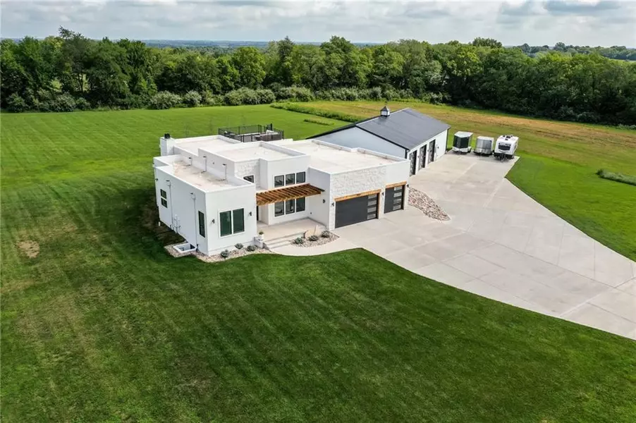 6320 NE 164th ST, Smithville, MO 64089