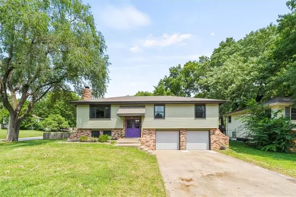 10518 W 55th ST, Shawnee, KS 66203