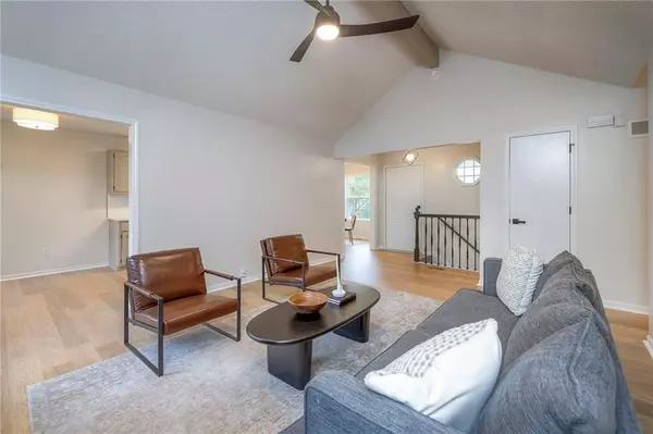 Lee's Summit, MO 64086,1928 NE Dill CIR