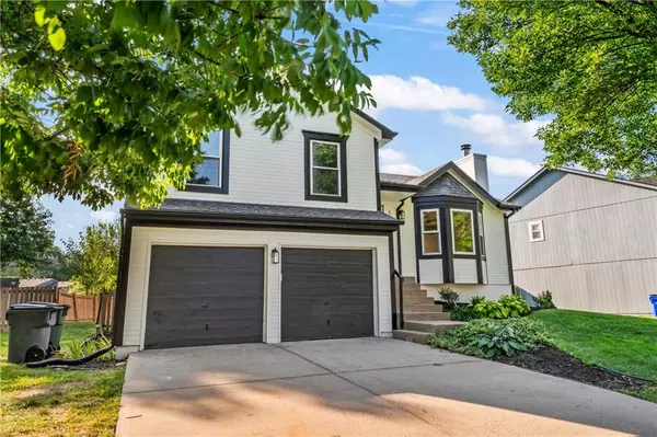 1161 Sleepy Hollow DR, Olathe, KS 66062