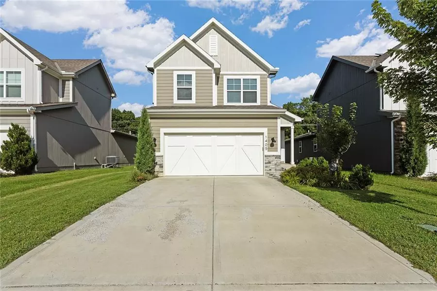 1405 Newport LN, Raymore, MO 64083