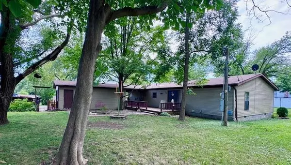 Iola, KS 66749,221 S Elm ST
