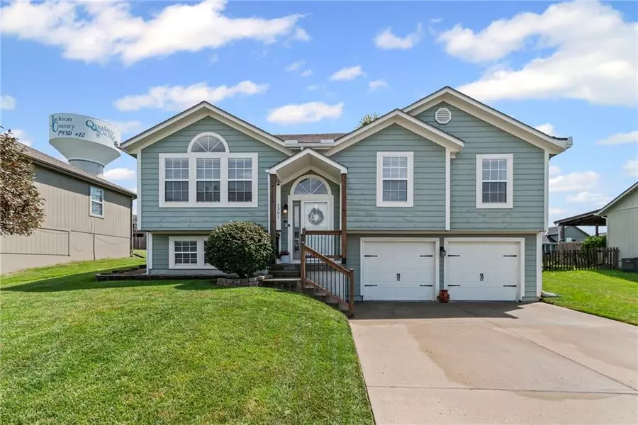 1301 Aspen DR, Greenwood, MO 64034