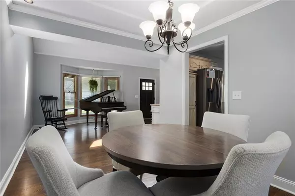 Liberty, MO 64068,900 White Oak LN