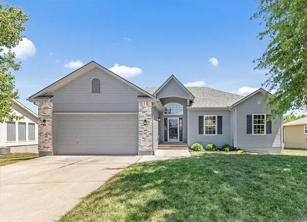 709 SW Graystone DR, Grain Valley, MO 64029