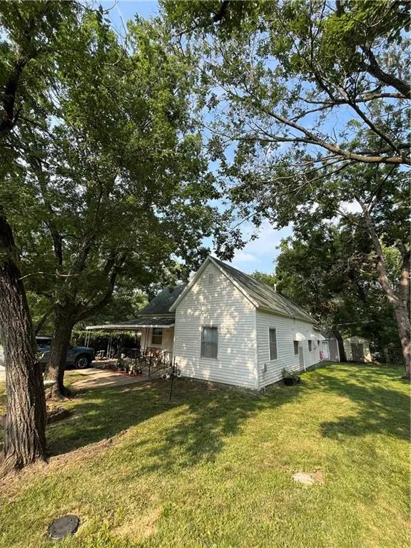 Colony, KS 66015,405 Maple ST