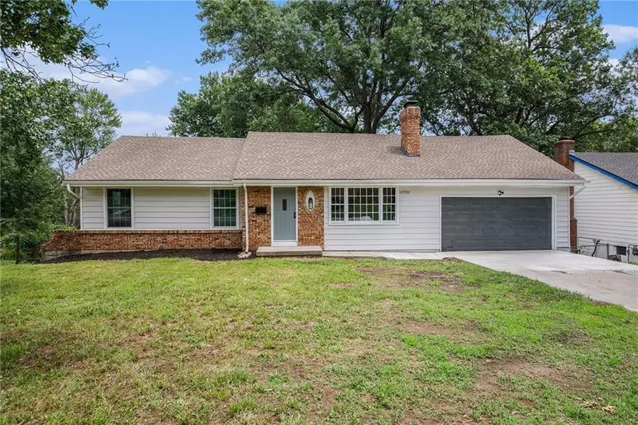 10701 Grandview RD, Kansas City, MO 64137