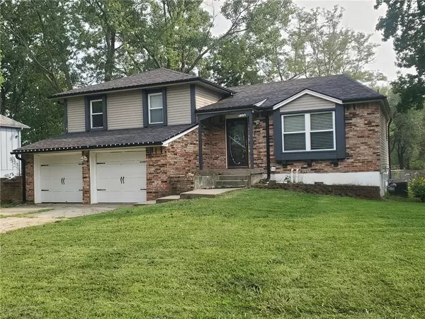 1512 NW Kingston DR, Blue Springs, MO 64015