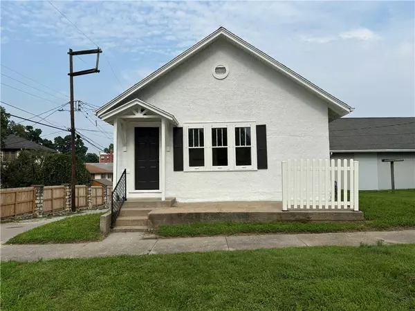 305 N 27th ST, St Joseph, MO 64501