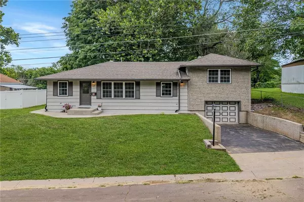 606 S 23rd TER, Lexington, MO 64067