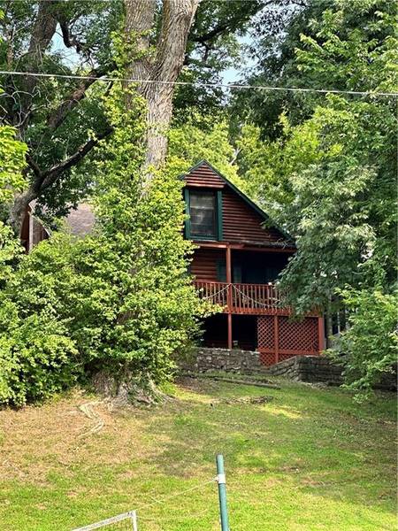 404 Lake Of The Forest DR, Bonner Springs, KS 66012