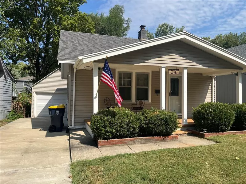 24 W 78th TER, Kansas City, MO 64114